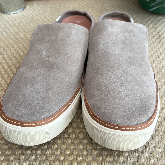 Beautiful Toms suede shoes size 11 - Picture 8 of 8